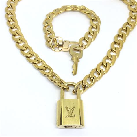 louis vuitton chain necklace.